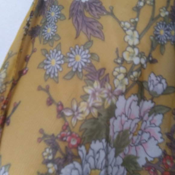 NWOT beautiful floral sheer cover up by Mudd - Picture 11 of 11